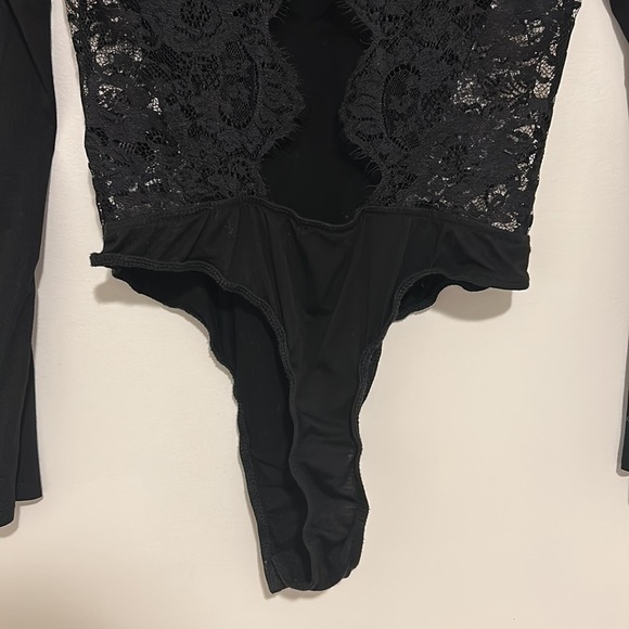 Astr The Label Black Lace Back Bodysuit, Medium - Picture 8 of 10